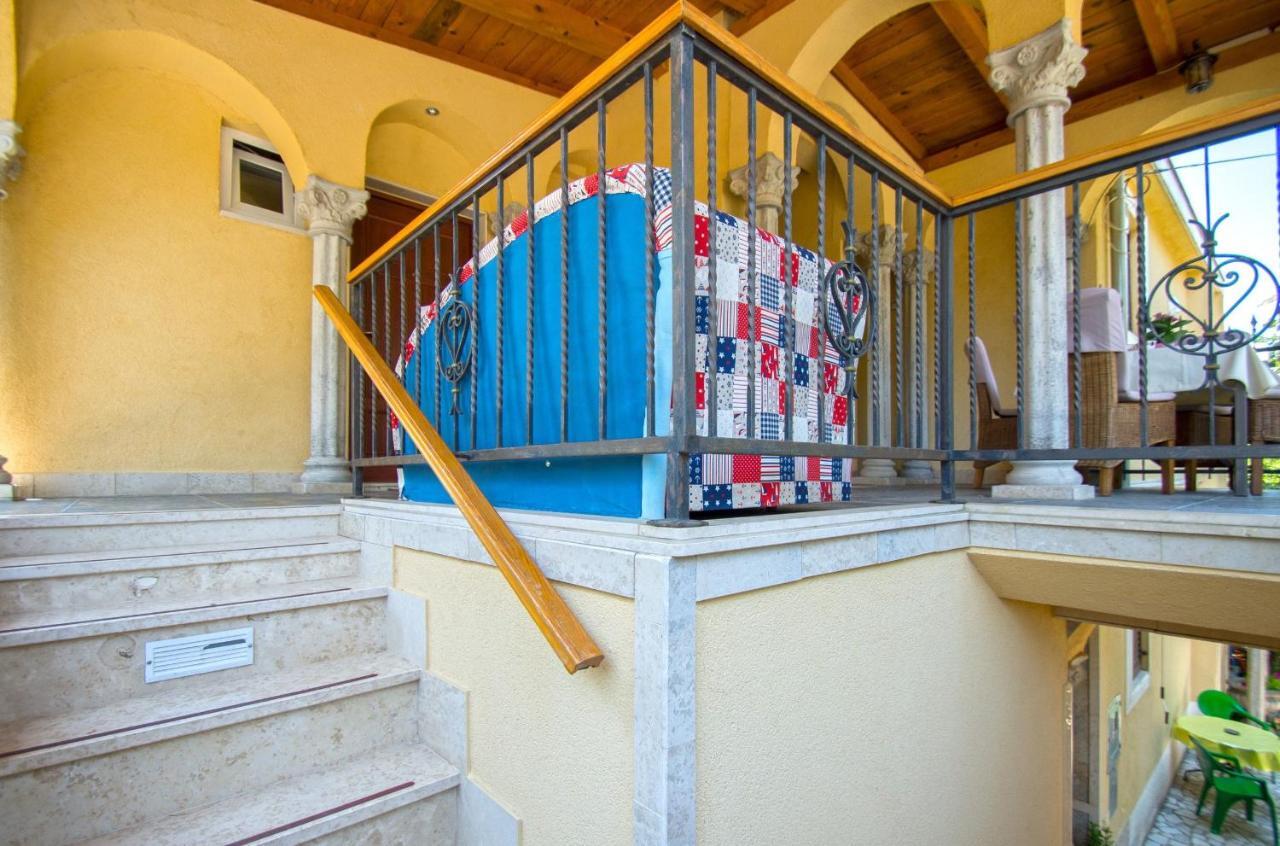 Apartments Oaza Dramalj Luaran gambar